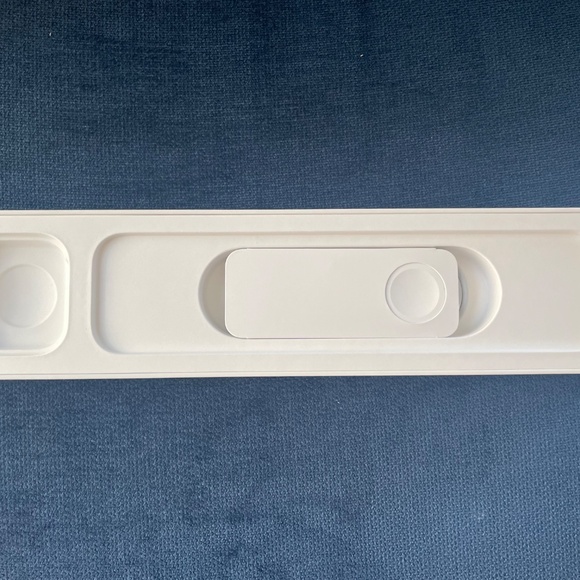 Apple Watch Charger (USB) and 2 44mm Sports Band - Picture 4 of 5